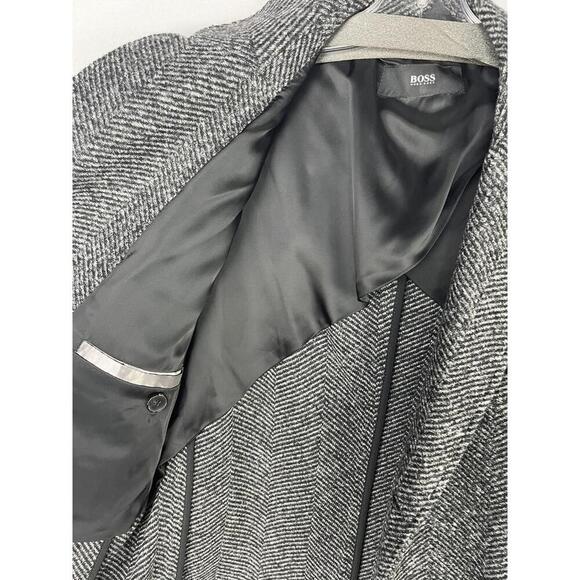 Hugo Boss Grey Fishbone Single-Breasted Overcoat Size 40 R US 50 R EU - Picture 3 of 5